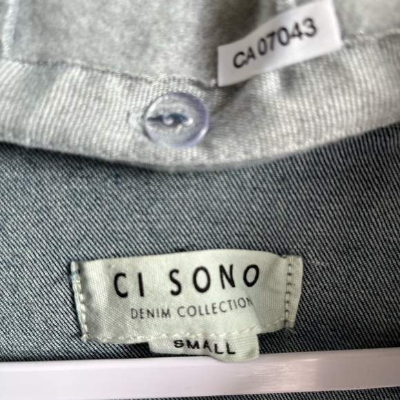 Denim jacket/hoody ladies size small. Never worn. - Picture 3 of 8